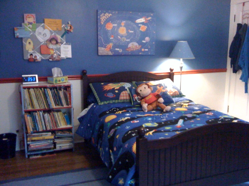 Here is Braedanâ€™s blue outer-space bedroom: